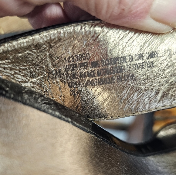 Sofft brown leather wedges, faux alligator skin. Size 7.5 - Picture 9 of 10